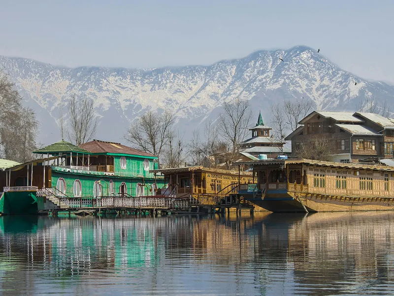 Kashmir Group Tour from Srinagar photo 3